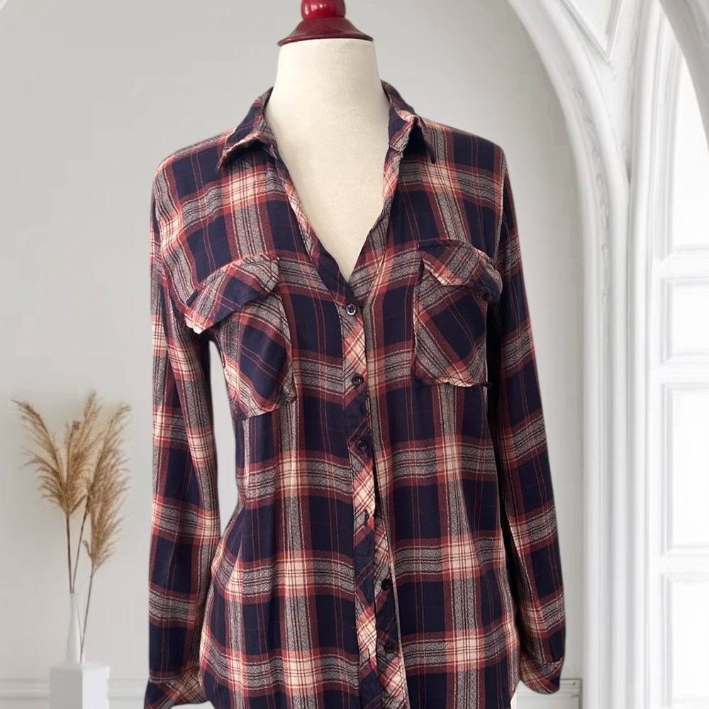 ❤️ Olivia Grey Navy & Red Plaid Button-Up Shirt